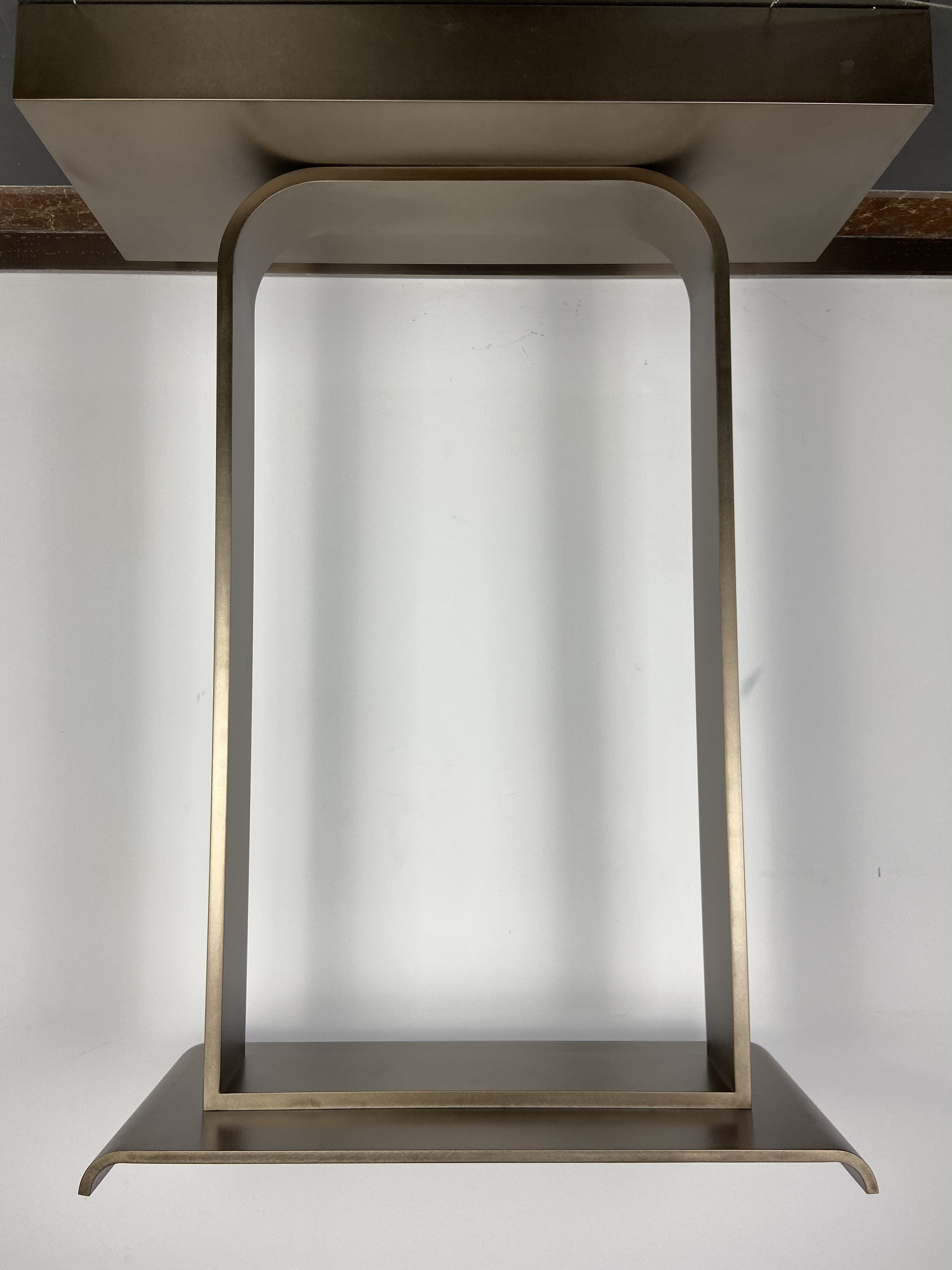 廈門恒禾別墅：金屬玄關(guān)桌