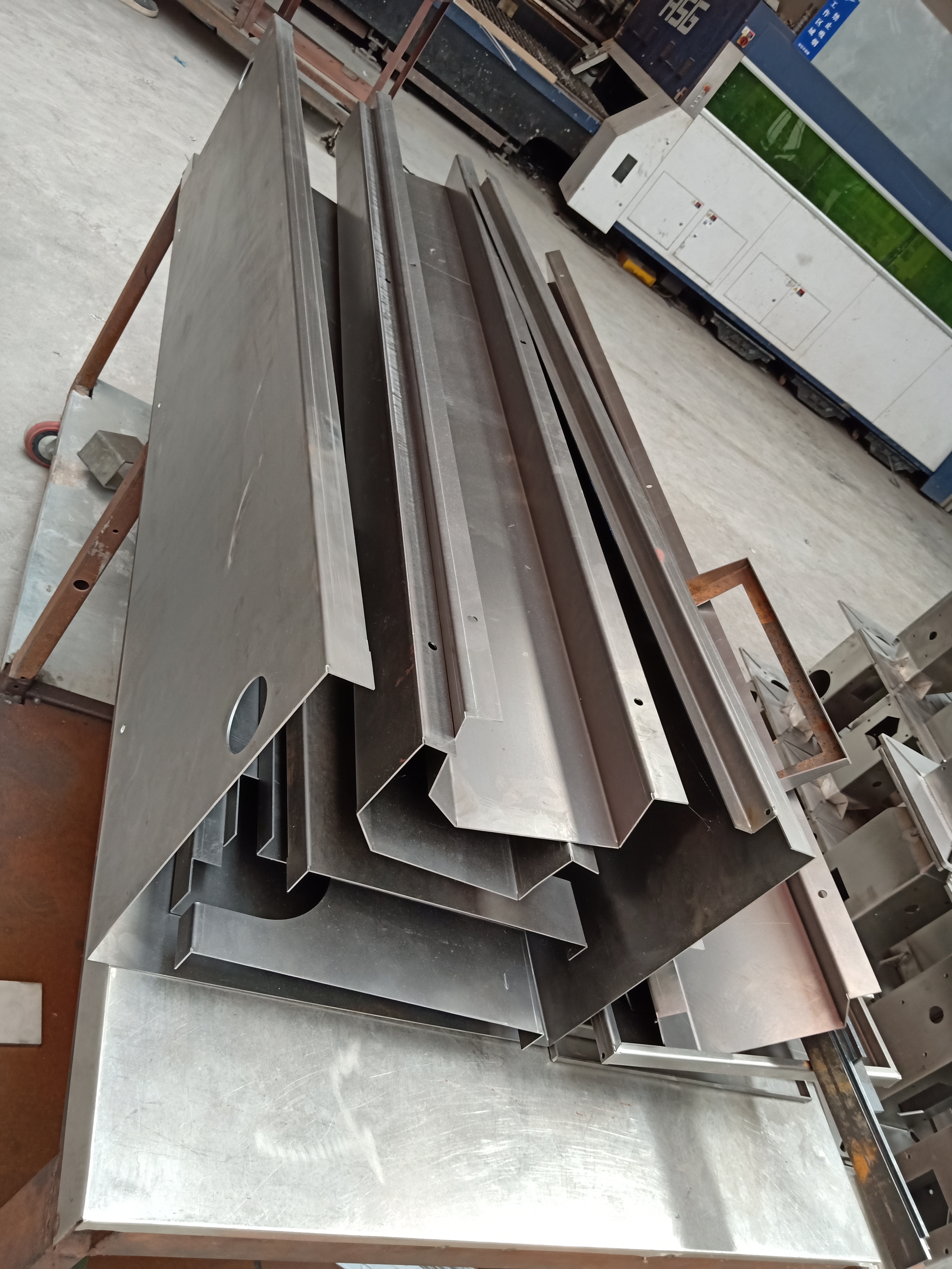 機(jī)殼設(shè)備件